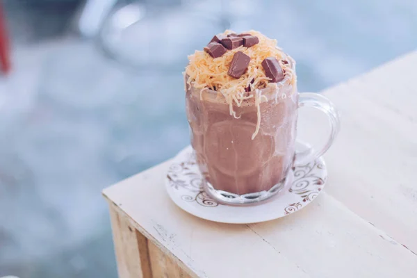 Milkshake Cioccolato Con Cereali Cioccolato Formaggio Gocce Cioccolato Nella Grande — Foto Stock