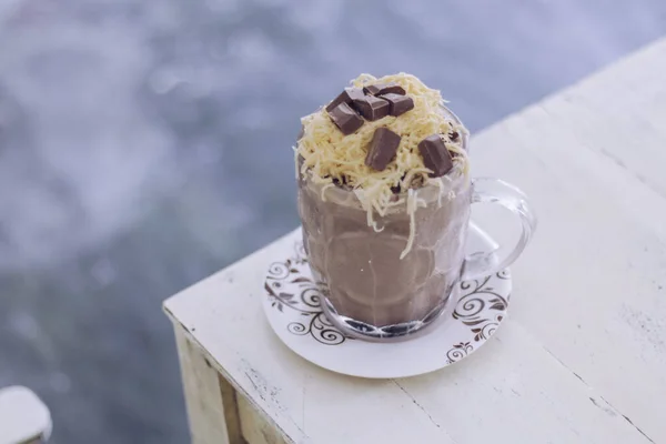 Milkshake Cioccolato Con Cereali Cioccolato Formaggio Gocce Cioccolato Nella Grande — Foto Stock