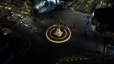 Tugu Jogja 'nın ya da Endonezya' daki Yogyakarta Anıtı 'nın gece görüşü. Yogyakarta, Endonezya - Ekim, 2020