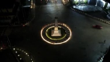 Tugu Jogja ya da Yogyakarta Anıtı, Endonezya 'nın hava gece görüşü zaman aşımı. 