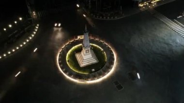 Tugu Jogja ya da Yogyakarta Anıtı, Endonezya 'nın hava gece görüşü zaman aşımı. 