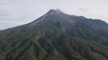 Yogyakarta 'da sabah Merapi Dağı' nın manzarası 