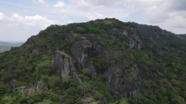 Yogyakarta, Endonezya 'daki Gunung Api Purba uçurumlarının havadan görünüşü. 