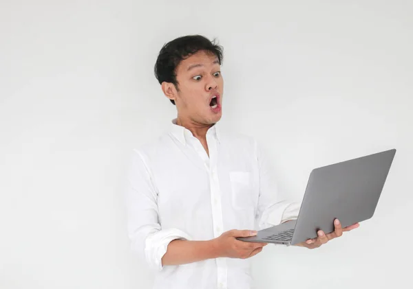 Wow Face Young Asian Man Shocked What See Laptop Working — Fotografia de Stock
