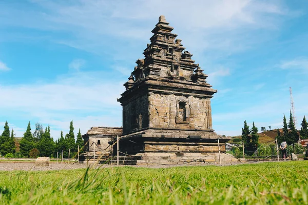 Los Turistas Locales Visitan Complejo Del Templo Arjuna Meseta Dieng — Foto de Stock