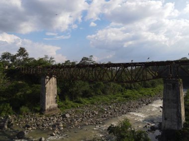 Temanggung, Endonezya 'daki eski demiryolu köprüsünün havadan görünüşü.