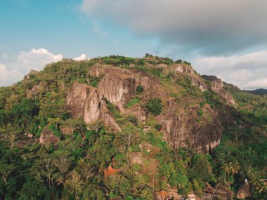 Yogyakarta, Endonezya 'daki Gunung Api Purba uçurumlarının havadan görünüşü.