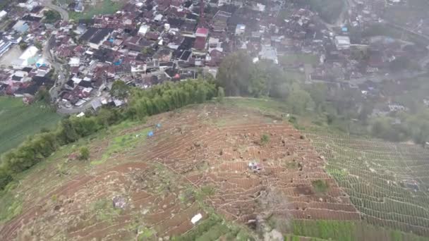 Luchtfoto Van Dieng Dorp Bij Wonosobo Met Berg Eromheen — Stockvideo