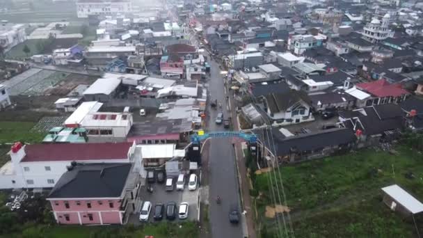 Flygfoto Över Dieng Byn Vid Wonosobo Med Berg Runt Den — Stockvideo