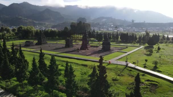 Luchtfoto Van Het Tempelcomplex Van Arjuna Dieng Plateau — Stockvideo