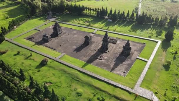 Luchtfoto Van Het Tempelcomplex Van Arjuna Dieng Plateau — Stockvideo