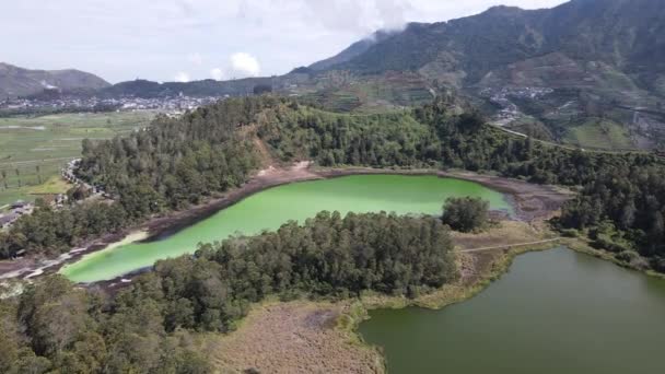 Dieng Wonosobo Endonezya Daki Telaga Warna Gölü Nün Havadan Görünüşü — Stok video