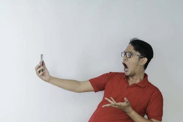 Wow Wajah Pemuda Asia Terkejut Apa Yang Dilihatnya Smartphone Pada — Stok Foto