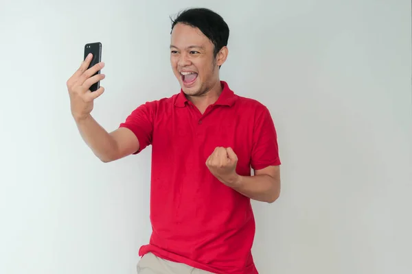 Young Asian Man Shocked Happy What See Smartphone Isolated Grey — Stock Photo, Image