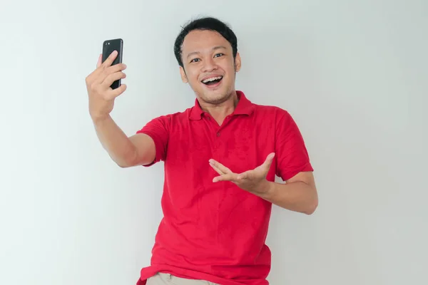 Young Asian Man Shocked Happy What See Smartphone Isolated Grey — Stock Photo, Image