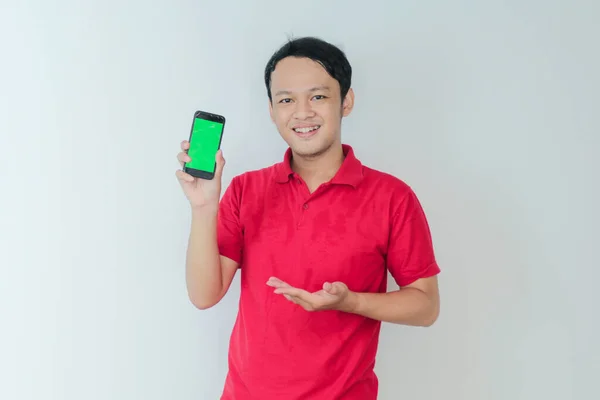 Smart Young Asiatisk Man Glad Och Ler När Visar Grön — Stockfoto