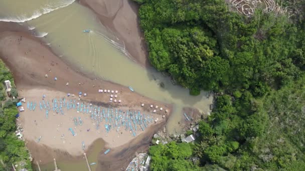 Letecký Pohled Baron Beach Gunung Kidul Indonésie Majákem Tradiční Lodí — Stock video