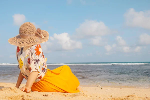 Retrato Mujer Asiática Feliz Sonriente Playa Use Sombrero — Foto de Stock
