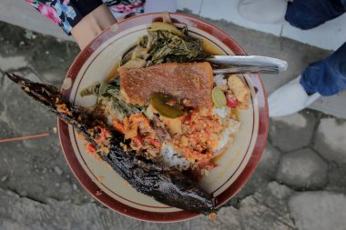 Mangut Baharatlı Yayın Balığı Yogyakarta 'nın geleneksel yemeklerinden biridir.