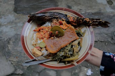 Mangut Baharatlı Yayın Balığı Yogyakarta 'nın geleneksel yemeklerinden biridir.