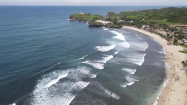 Gunung Kidul, Endonezya 'daki Baron Sahili' nin deniz feneri ve geleneksel teknesi.. 