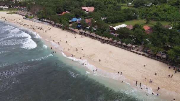 Pemandangan Udara Pantai Baron Gunung Kidul Indonesia Dengan Mercusuar Dan — Stok Video