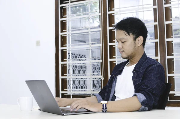 Young Asian Man Feeling Serious Work Laptop Table — Stock Photo, Image