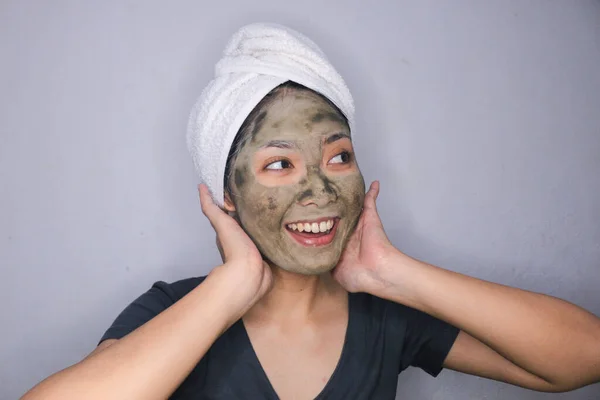 Sourire Femmes Asiatiques Souriant Quand Elle Utilise Masque Beauté — Photo