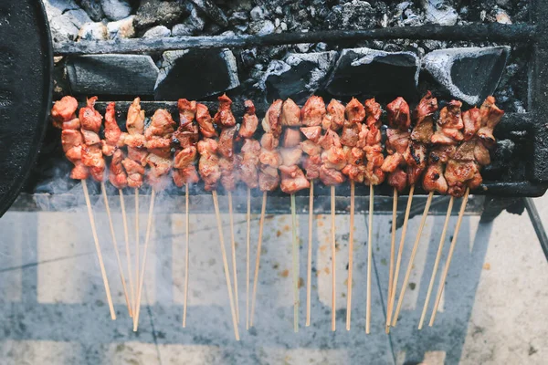 Sate Kambing或Goat Satay在红色火烤架上的头像 — 图库照片