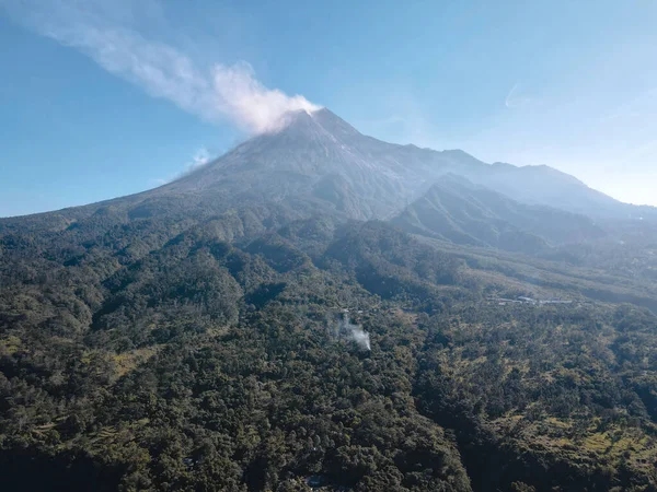 Vista Aérea Monte Merapi Paisagem Com Pequena Erupção Yogyakarta Indonésia — Fotografia de Stock