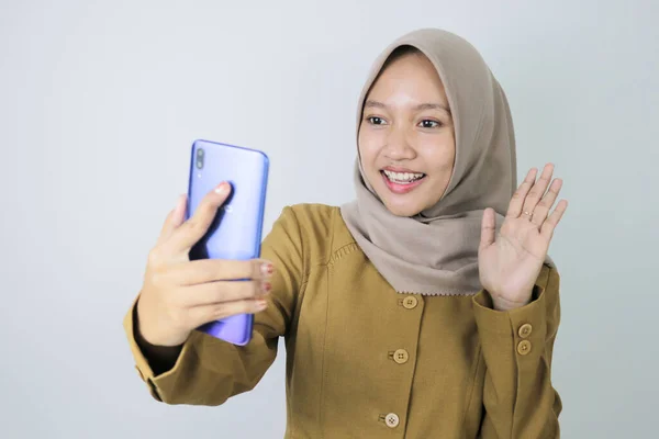 Sorria Mulheres Trabalhadoras Governo Quando Chamada Vídeo Usando Smartphone Pns — Fotografia de Stock