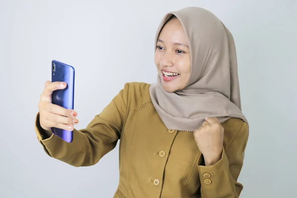 Sorria Mulheres Trabalhadoras Governo Quando Chamada Vídeo Usando Smartphone Pns — Fotografia de Stock