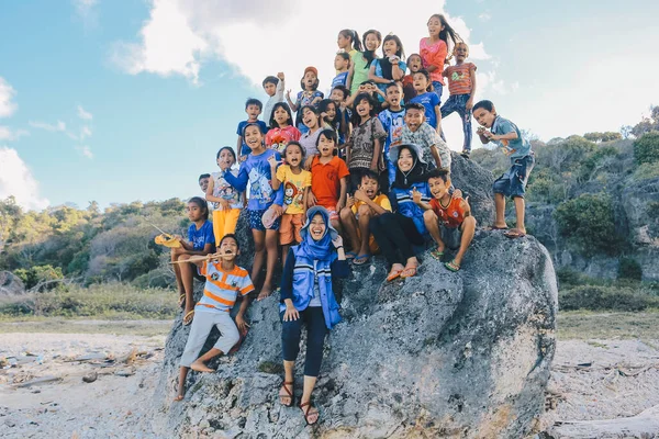 East Nusa Tenggara Indonesia Los Niños Están Animando Juntos Disfrutan —  Fotos de Stock