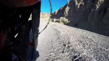 Motosikletin yan görüntüsü 