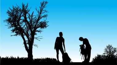 Güneşli bir günde dışarıda kadınlar.