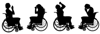 Kadın kim tekerlekli sandalyeye mahkum.