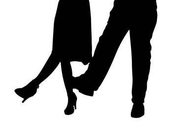 Dans eden bir çiftin silueti..