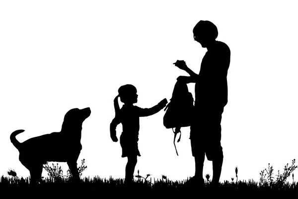 Silhouet van familie met hond — Stockvector