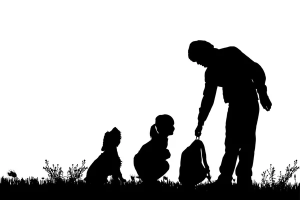 Silueta de familia con perro — Vector de stock