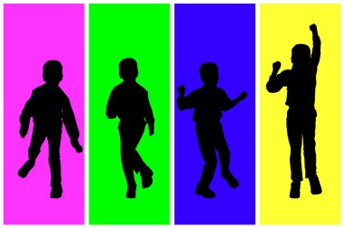 Çocuklar oynarken siluet.