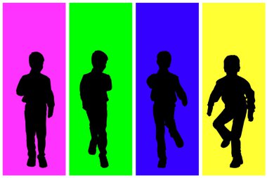 Çocuklar oynarken siluet.