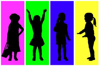 Çocuklar oynarken siluet.