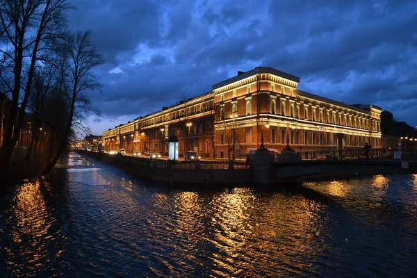 El edificio del Museo Naval Central por la noche — Foto de Stock