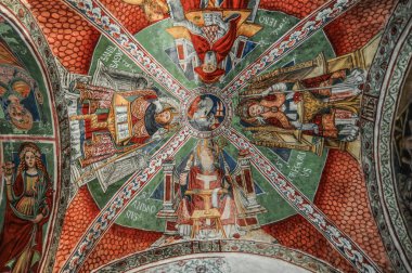 İtalya / San Giulio Adası 09 / 13 / 2014 Yaşayan fresklerin çoğu Lombard sanatçı okuluna üye olan ve Gaudenzio Ferrari 'den etkilenen Sperindio Cagnola tarafından yapılmıştır.