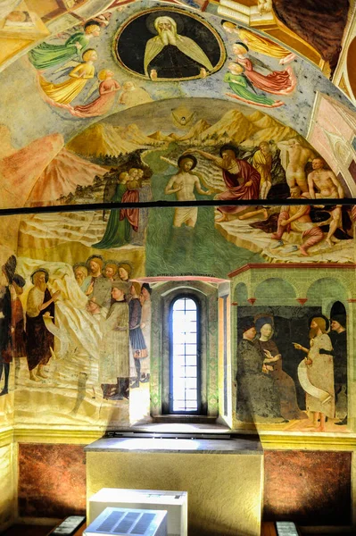 Italien Castiglione 2014 Das Taufbecken Der Alten Kirche Wurde 1435 — Stockfoto