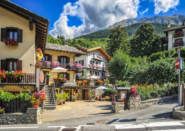 Courmayeur Jedním Nejznámějších Horských Středisek Evropě Který Nachází Úpatí Mont — Stock fotografie