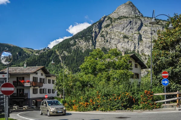 Courmayeur Jedním Nejznámějších Horských Středisek Evropě Který Nachází Úpatí Mont — Stock fotografie