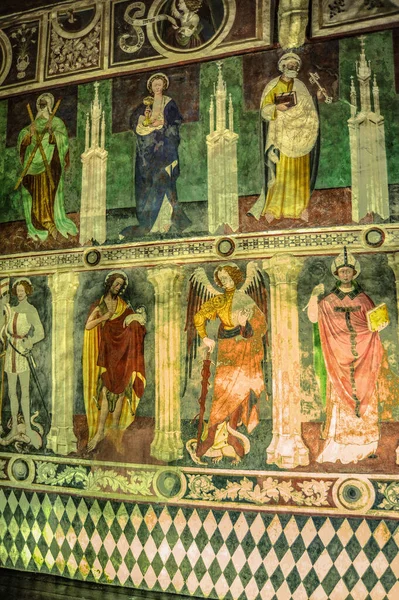 Fresky Zdobí Pětiúhelníkové Nádvoří Hradu Fenis Jeho Kaple Postavené Století — Stock fotografie