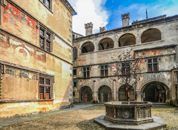 Fundado Século Xii Como Uma Residência Fortificada Dos Bispos Aosta — Fotografia de Stock