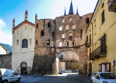 Susa Vadisi 'ndeki Kelt yerleşimi M.Ö. 500 yılından beri bilinmektedir. Romalıların gelişiyle, 11. yüzyıldan itibaren Savoy hanedanlığının egemenliği altında olan bir şehir ortaya çıktı..    